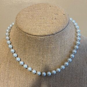 Fake Elegant Pearl Necklace
